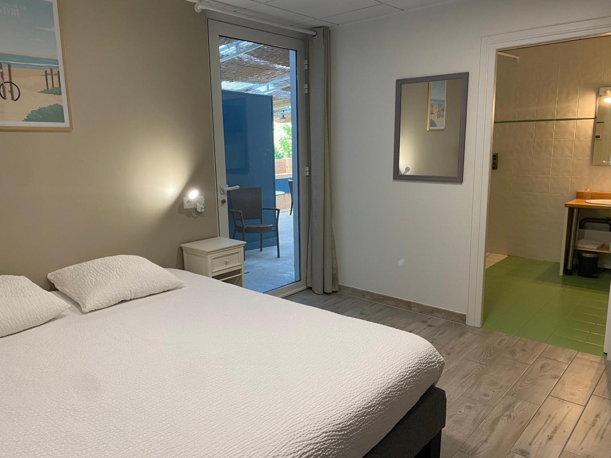 Logis Hotel Le Clos Pite Préchacq Екстериор снимка